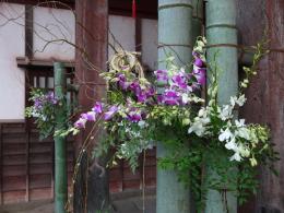 新春花あそび～山門のしつらえ