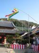 その昔、中国船が到着する頃になると興福寺には五色の吹き流しが掲げられました。初めての長崎で菩提寺までみちを迷わないように